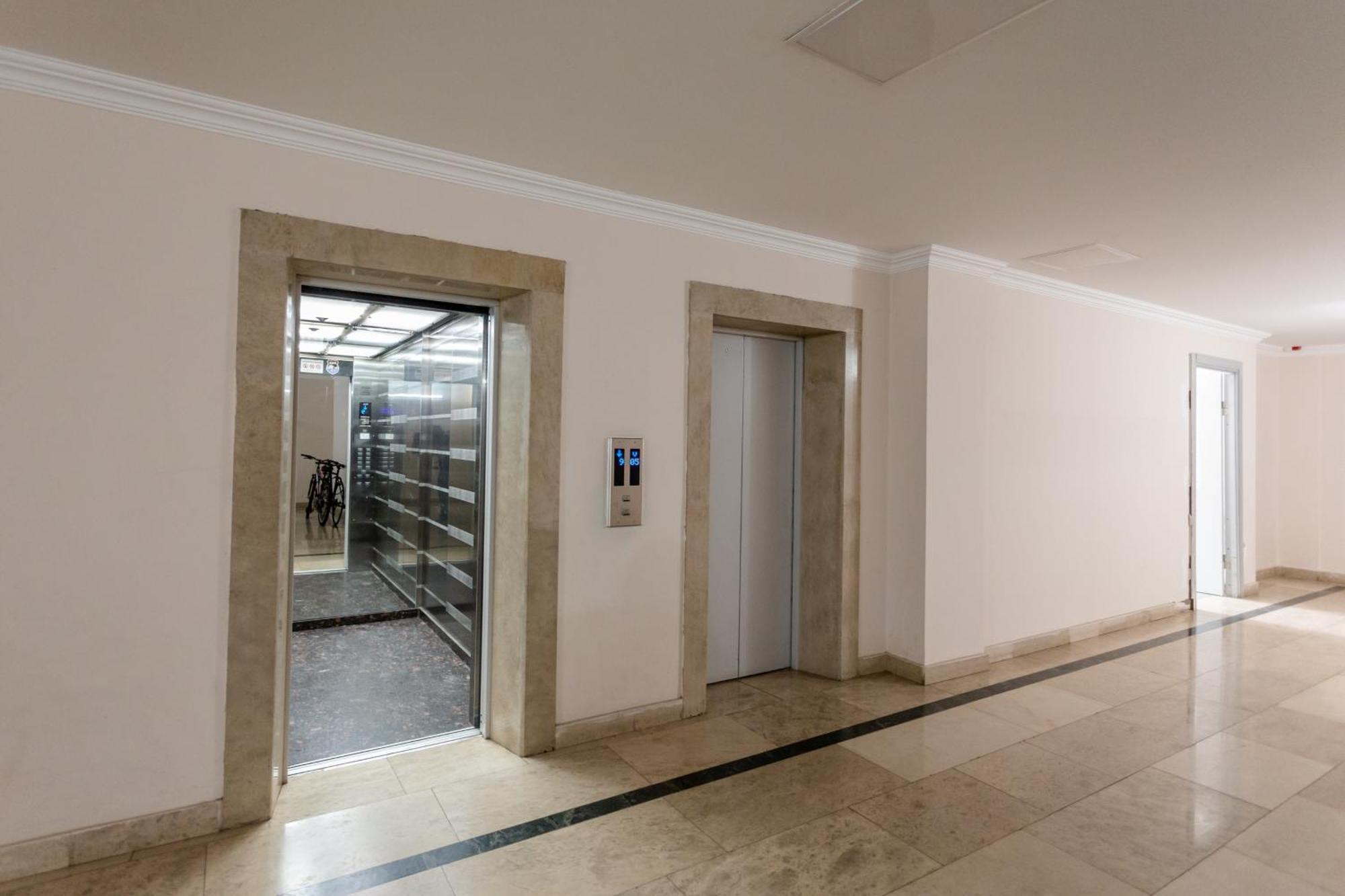 Serviced Apartment On Rustaveli Avenue 9 ティビリシ エクステリア 写真