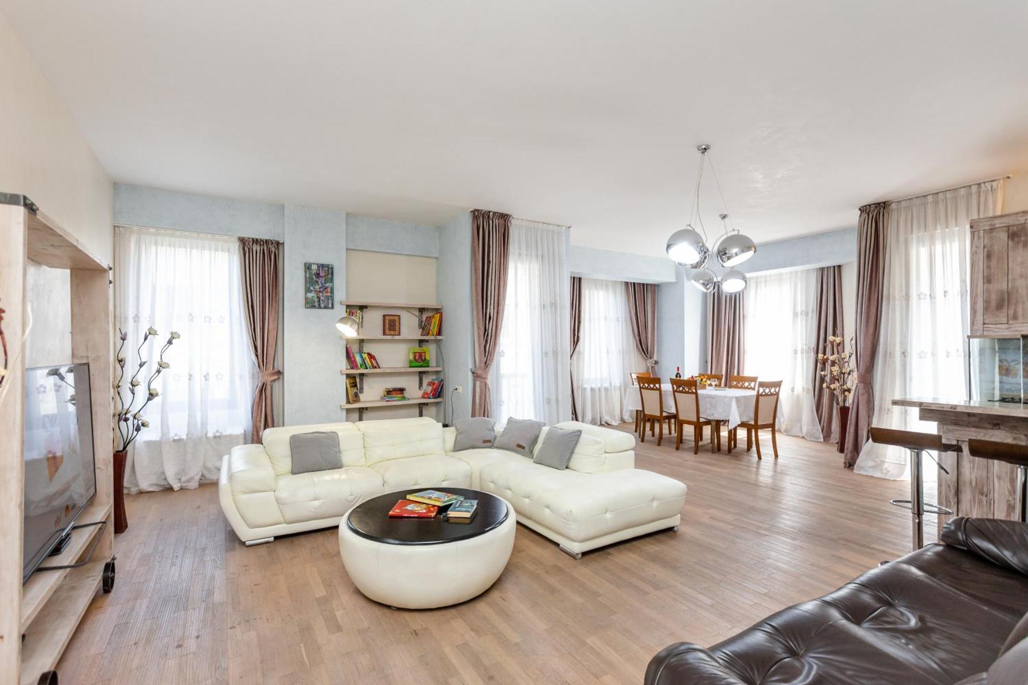 Serviced Apartment On Rustaveli Avenue 9 ティビリシ エクステリア 写真