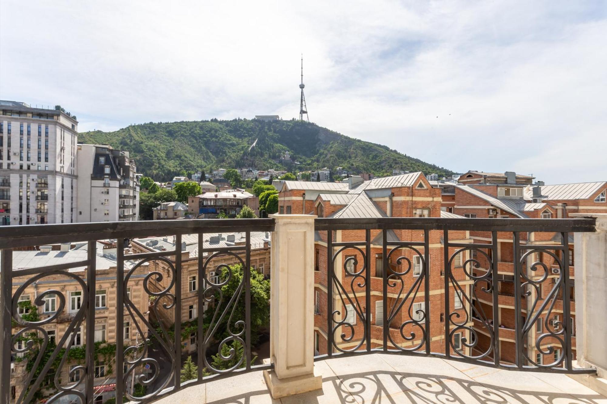 Serviced Apartment On Rustaveli Avenue 9 ティビリシ エクステリア 写真