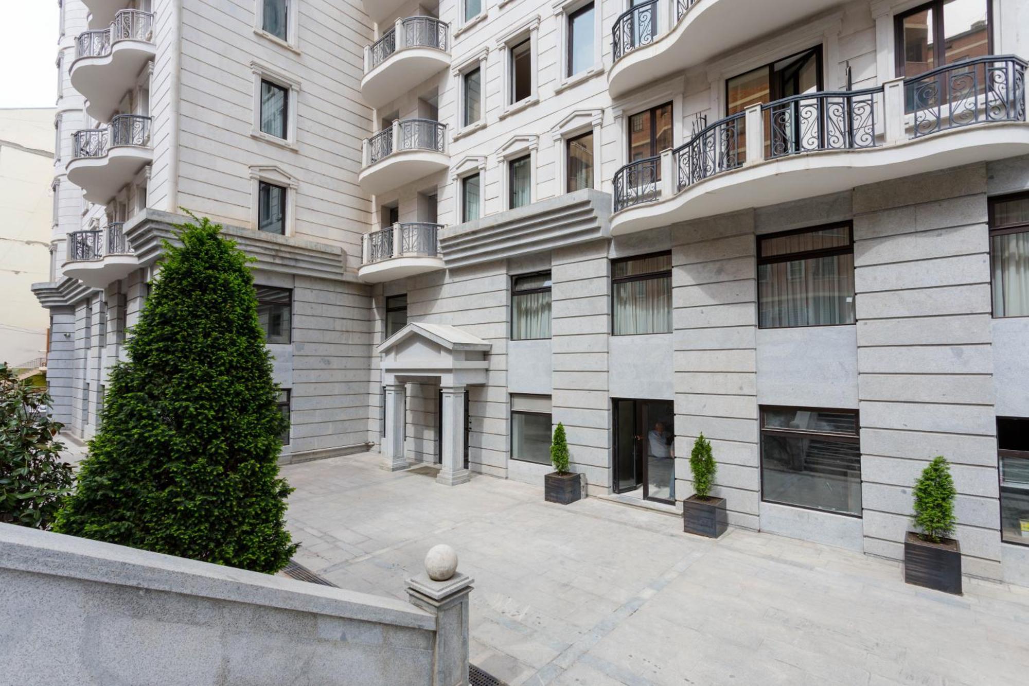 Serviced Apartment On Rustaveli Avenue 9 ティビリシ エクステリア 写真